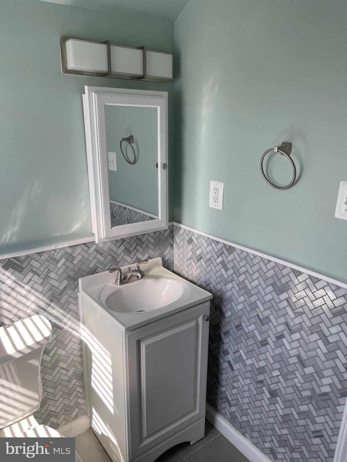 6618 Cavalier Drive Alexandria, VA 22307 - Photo 18 of 24 Upper Full Bath