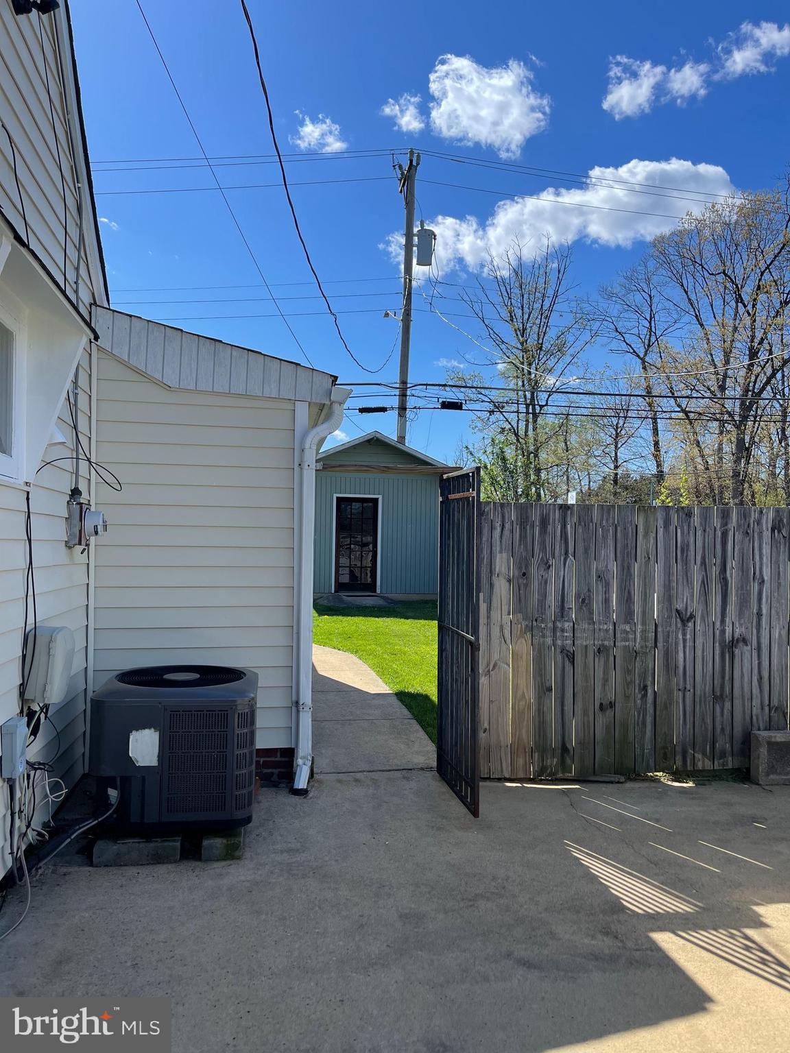 6618 Cavalier Drive Alexandria, VA 22307 - Photo 2 of 24