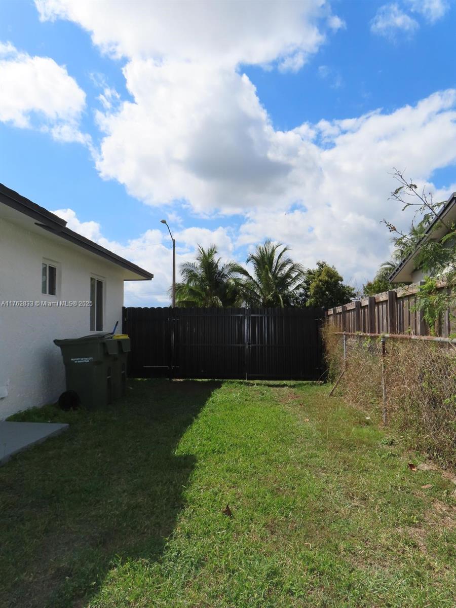 95 Southwest 17th Terrace Homestead, FL 33030 - Photo 13 of 48