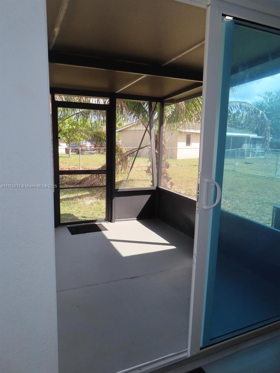 95 Southwest 17th Terrace Homestead, FL 33030 - Photo 5 of 48