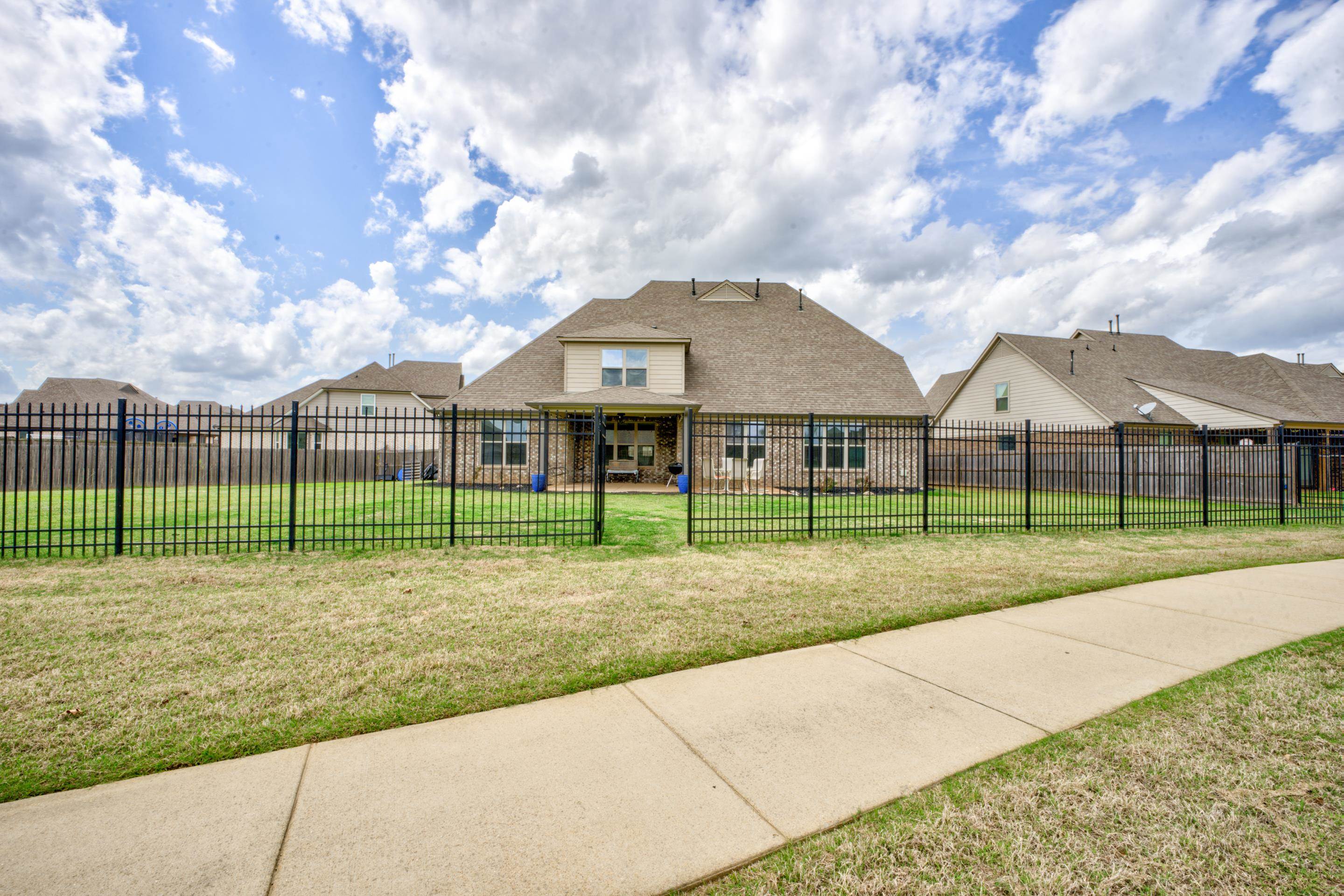 6374 Rutherford Circle Arlington, TN 38002 - Photo 2 of 40