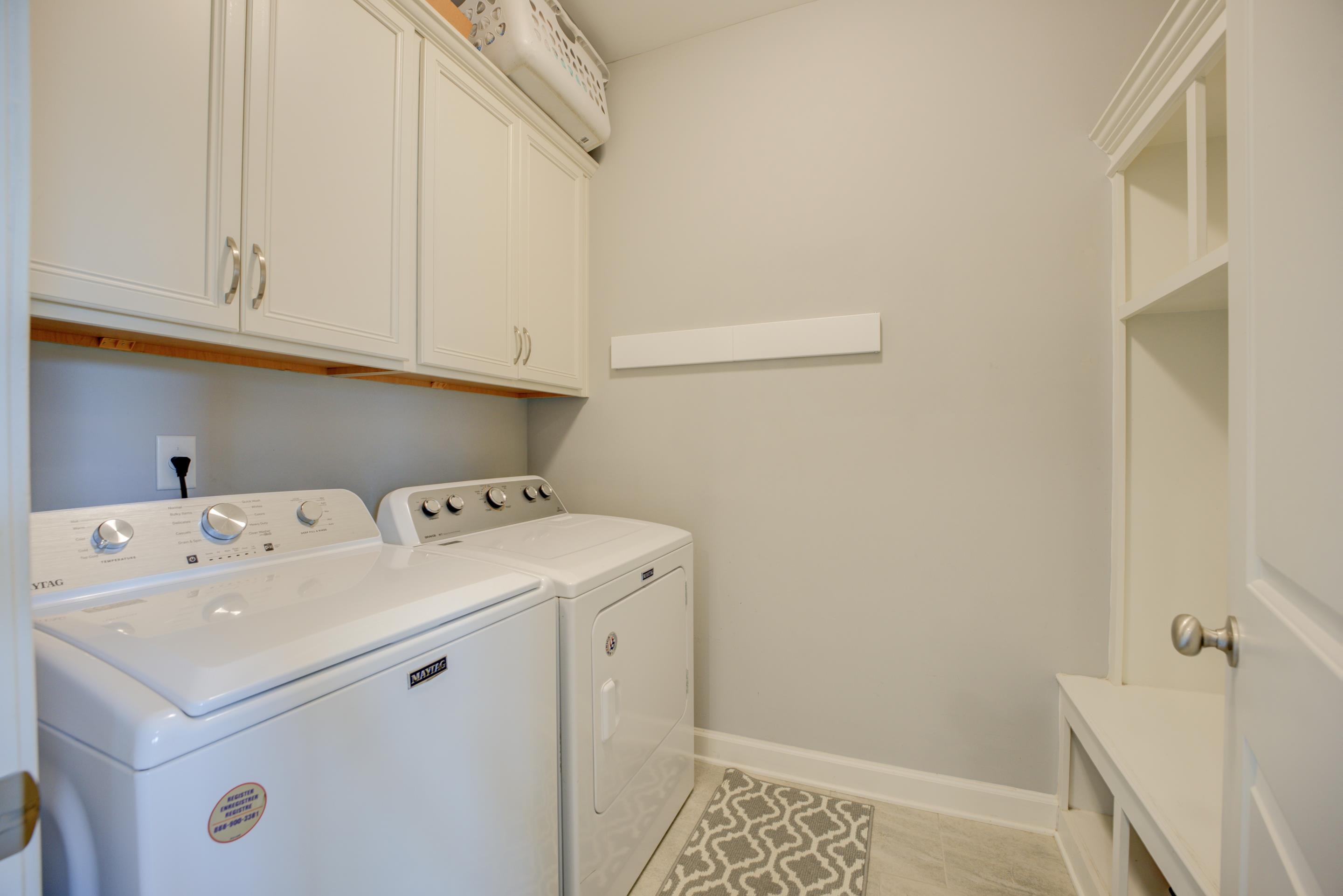 6374 Rutherford Circle Arlington, TN 38002 - Photo 7 of 40 a utility room with dryer and washer
