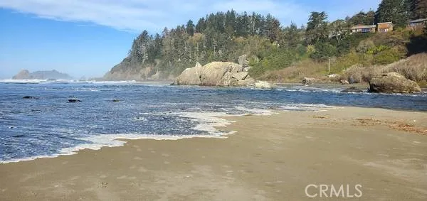 a view of a outdoor space with green space