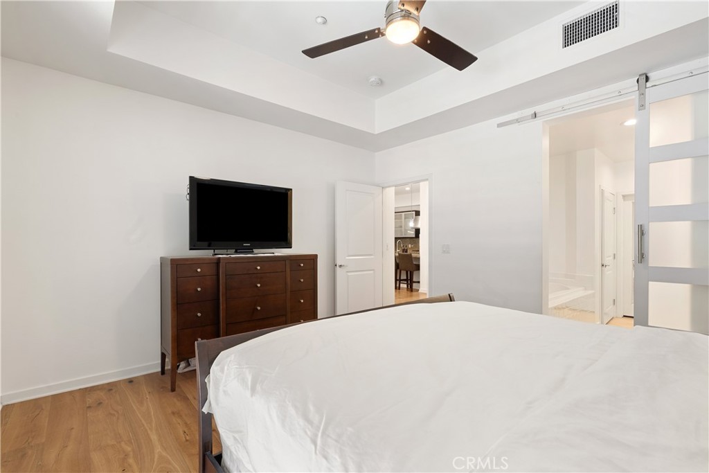 21 Gramercy, Unit 102 Irvine, CA 92612 - Photo 16 of 30 Building enter