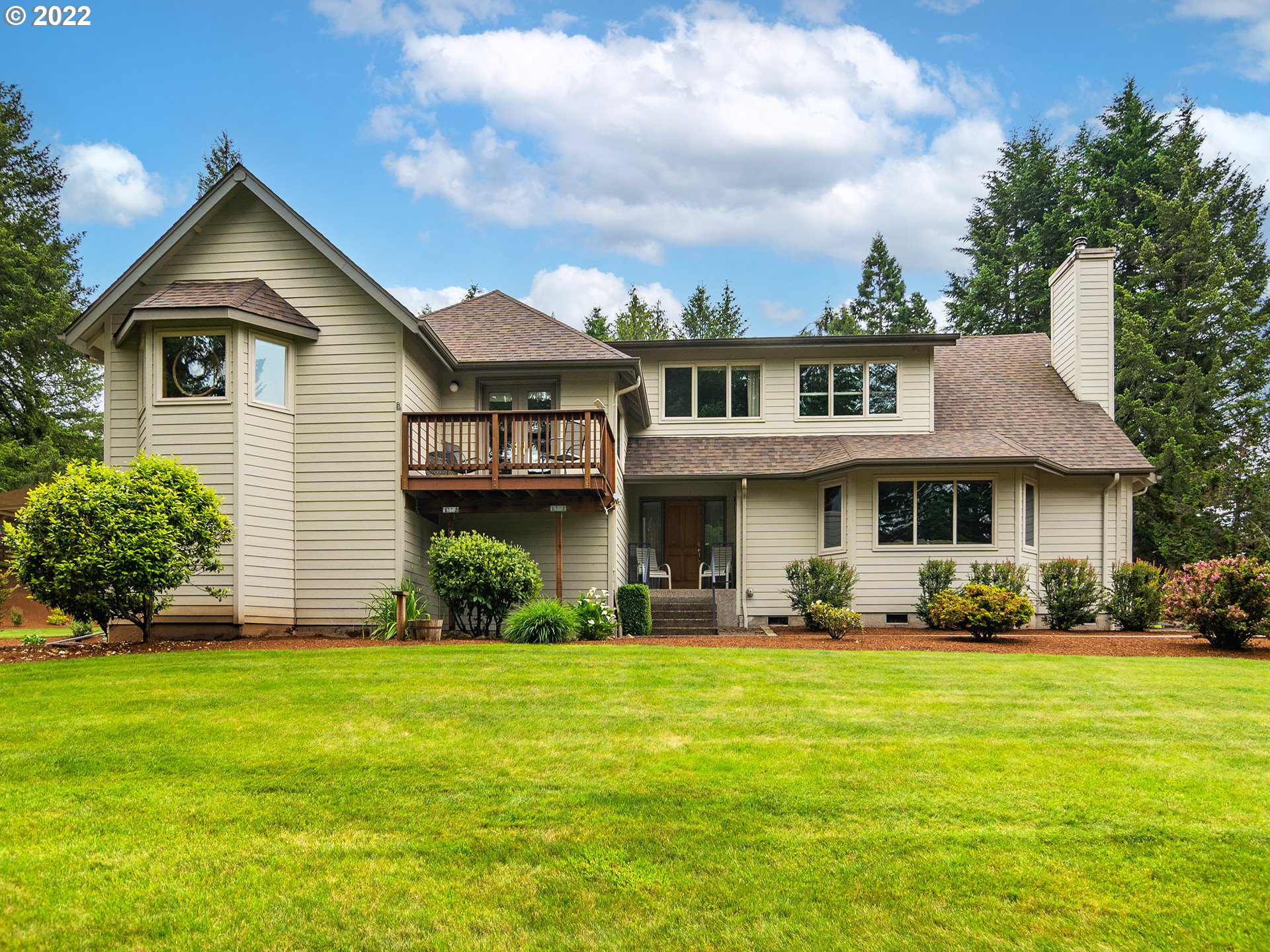 37870 Shenandoah Loop Springfield, OR 97478 - Photo 27 of 32 a front view of a house with garden