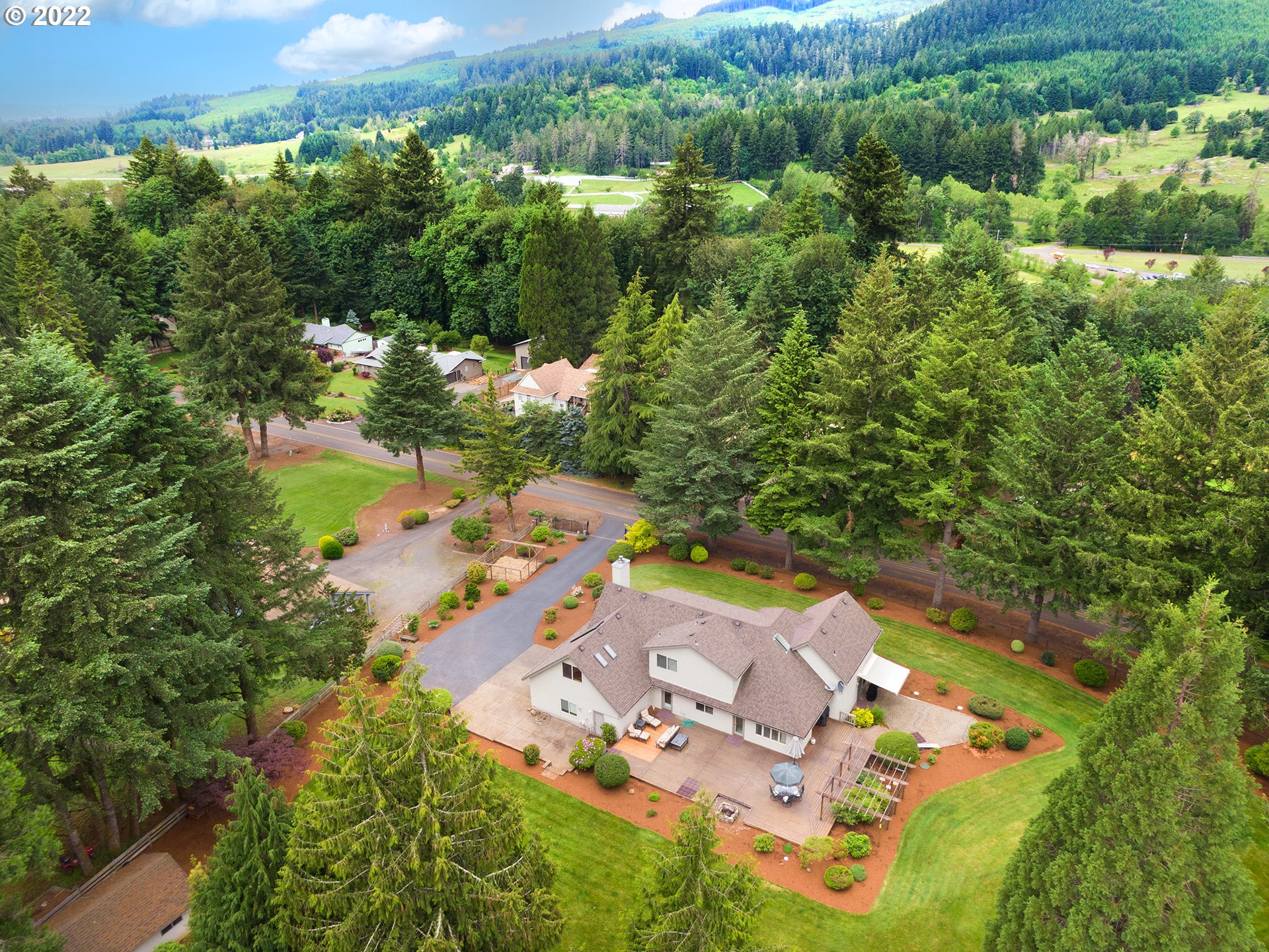 37870 Shenandoah Loop Springfield, OR 97478 - Photo 29 of 32 an aerial view of a house with a yard