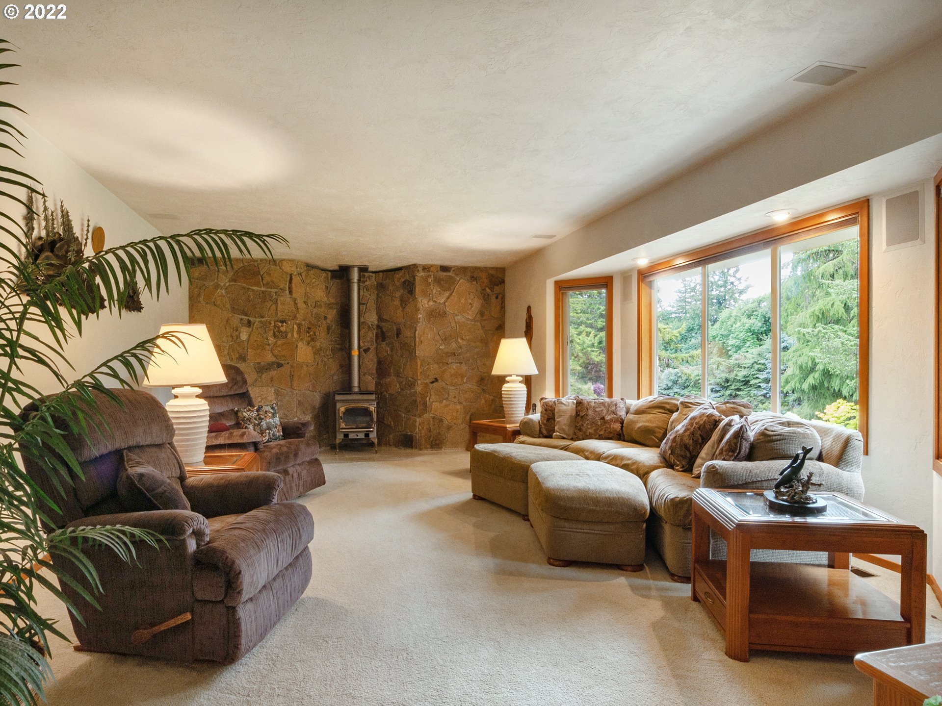 37870 Shenandoah Loop Springfield, OR 97478 - Photo 3 of 32 a living room with furniture and a large window