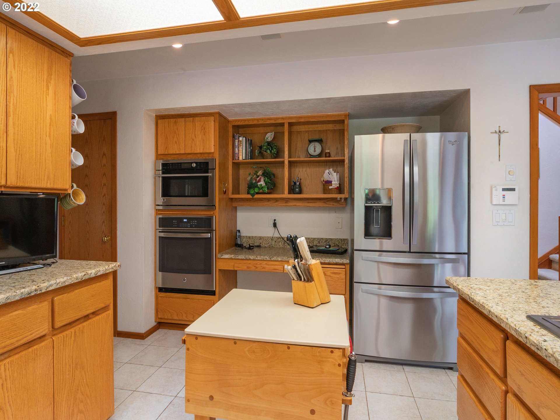 37870 Shenandoah Loop Springfield, OR 97478 - Photo 8 of 32 a kitchen with a refrigerator and a stove top oven