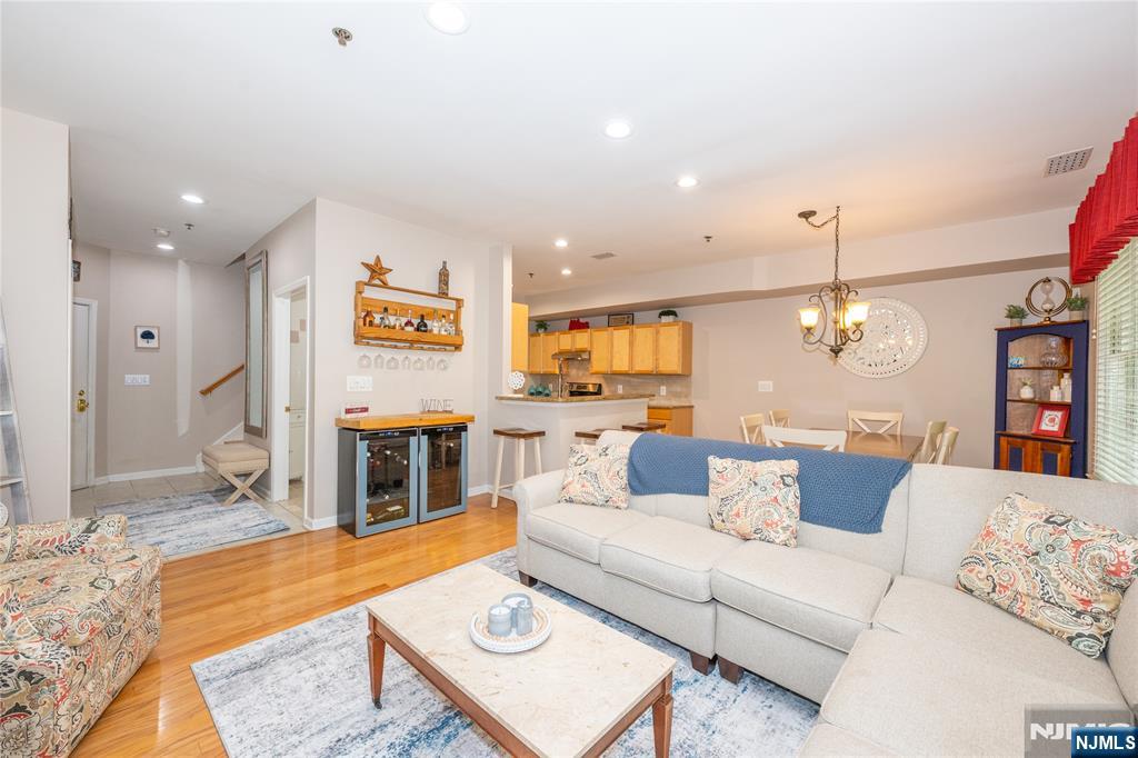 30-08 Federal Hill Road, Unit 8 Pompton Lakes, NJ 07442 - Photo 11 of 34