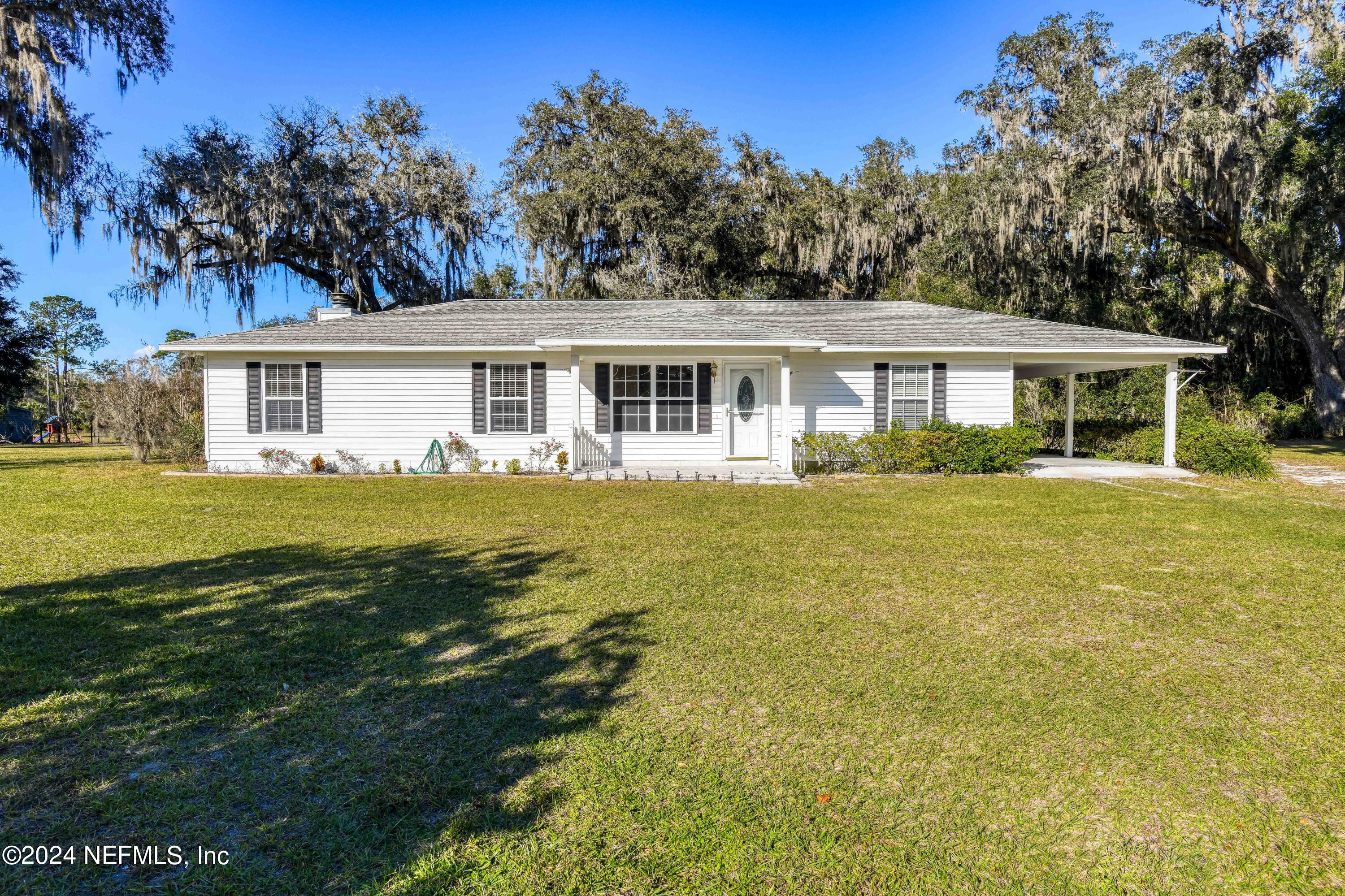 390 East End Road San Mateo, FL 32187 - Photo 1 of 54 Front of home