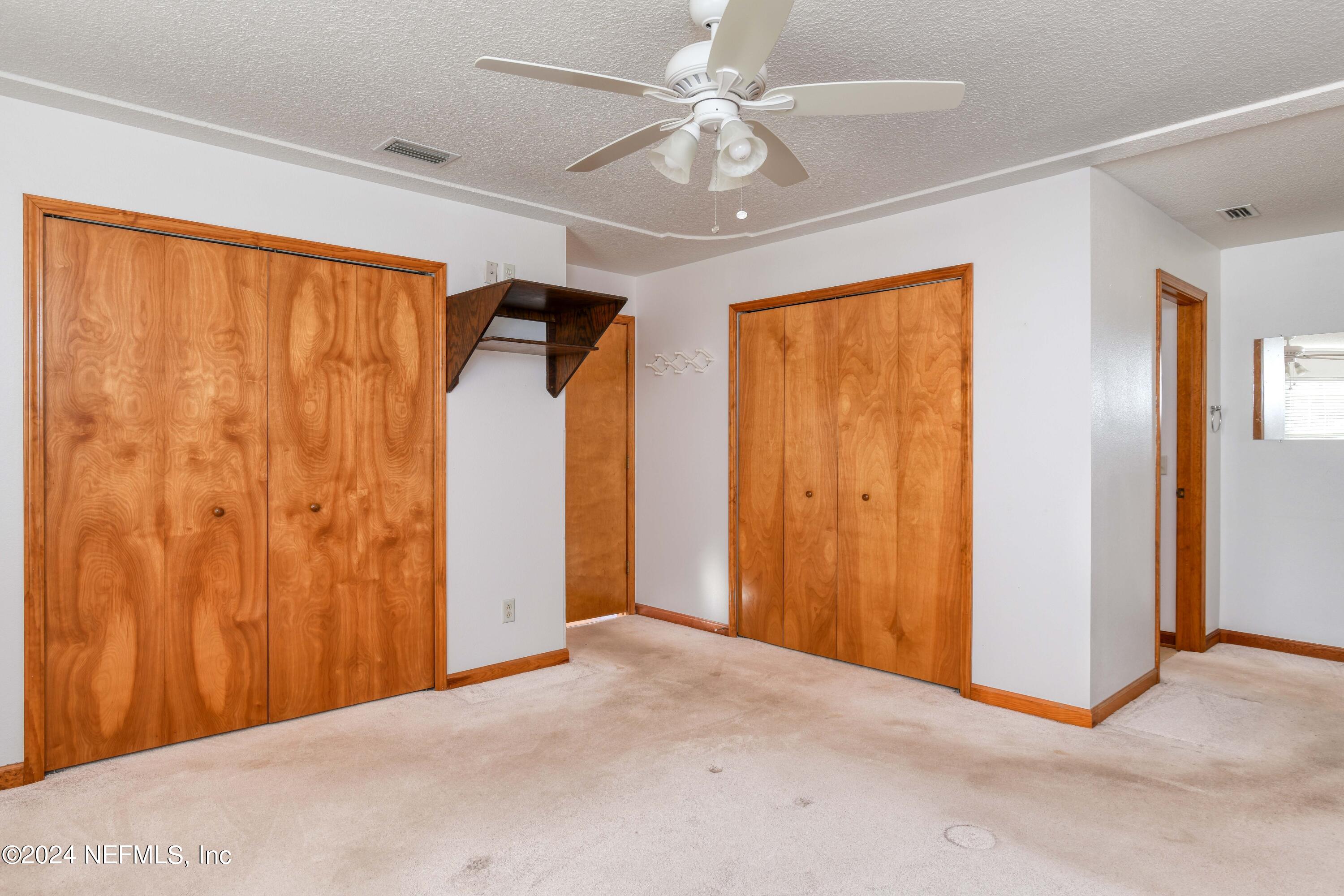 390 East End Road San Mateo, FL 32187 - Photo 18 of 54 Owner’s suite