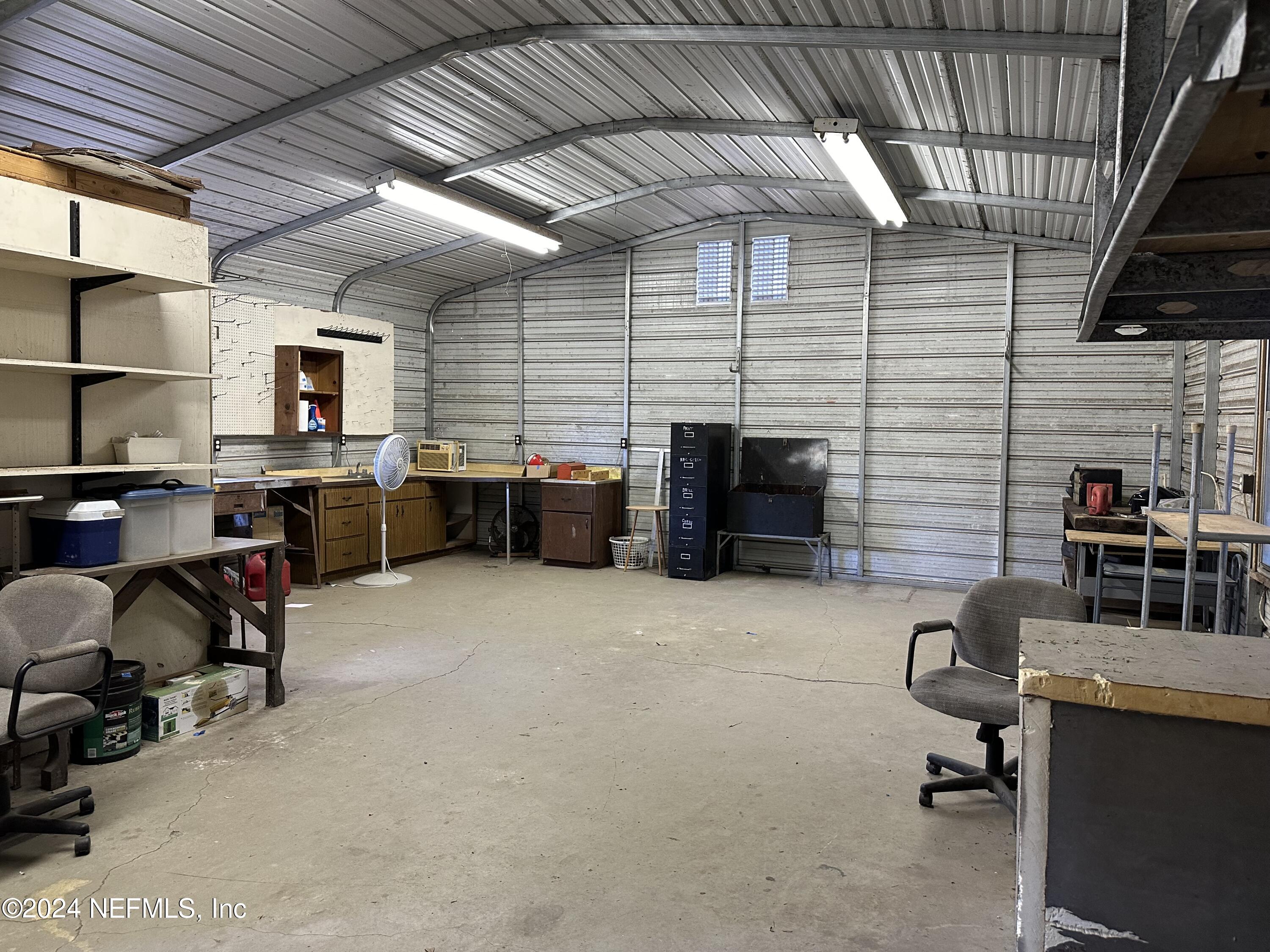 390 East End Road San Mateo, FL 32187 - Photo 38 of 54 Workshop/garage