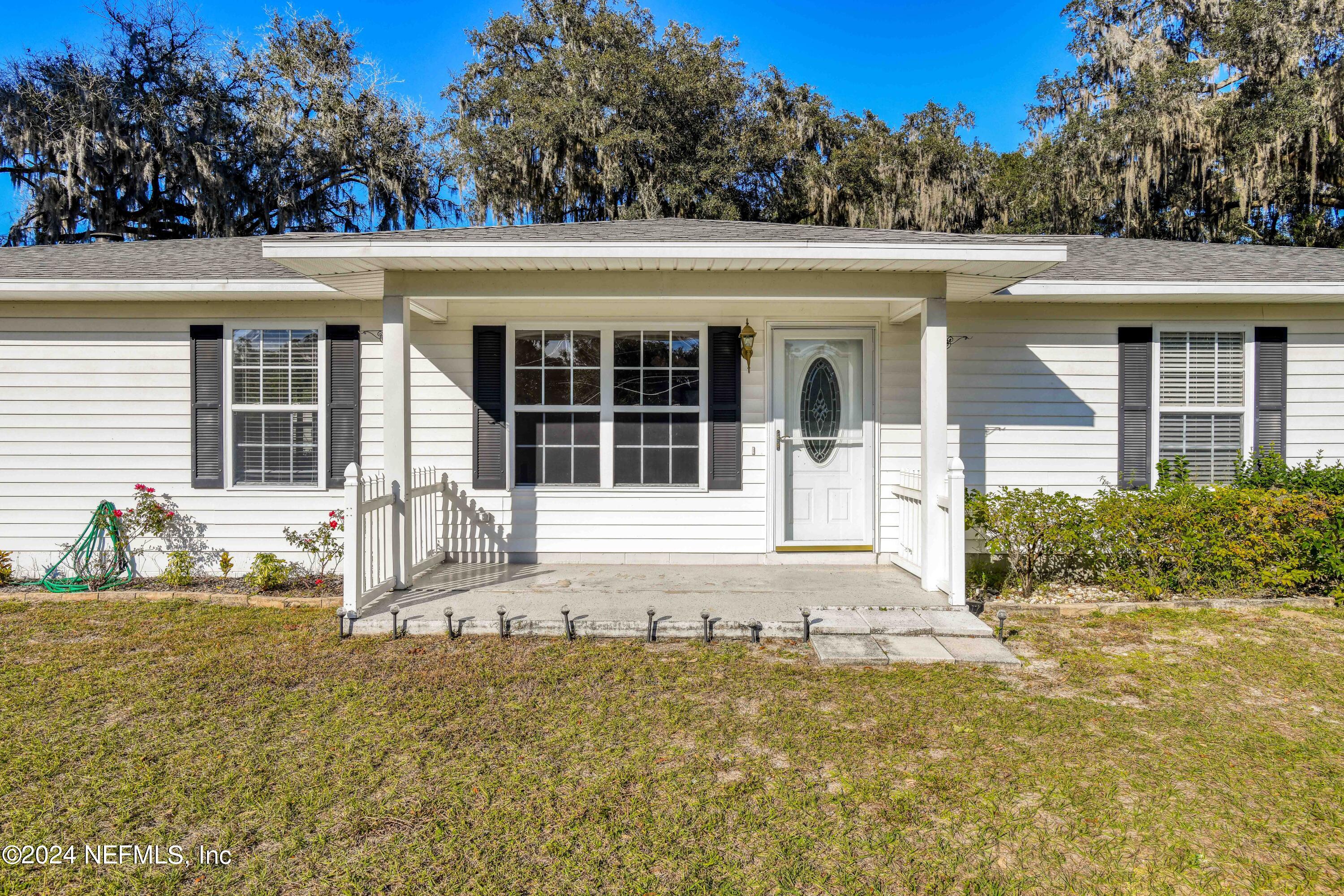 390 East End Road San Mateo, FL 32187 - Photo 4 of 54 309 East End Road ONLINE LOW RES-11