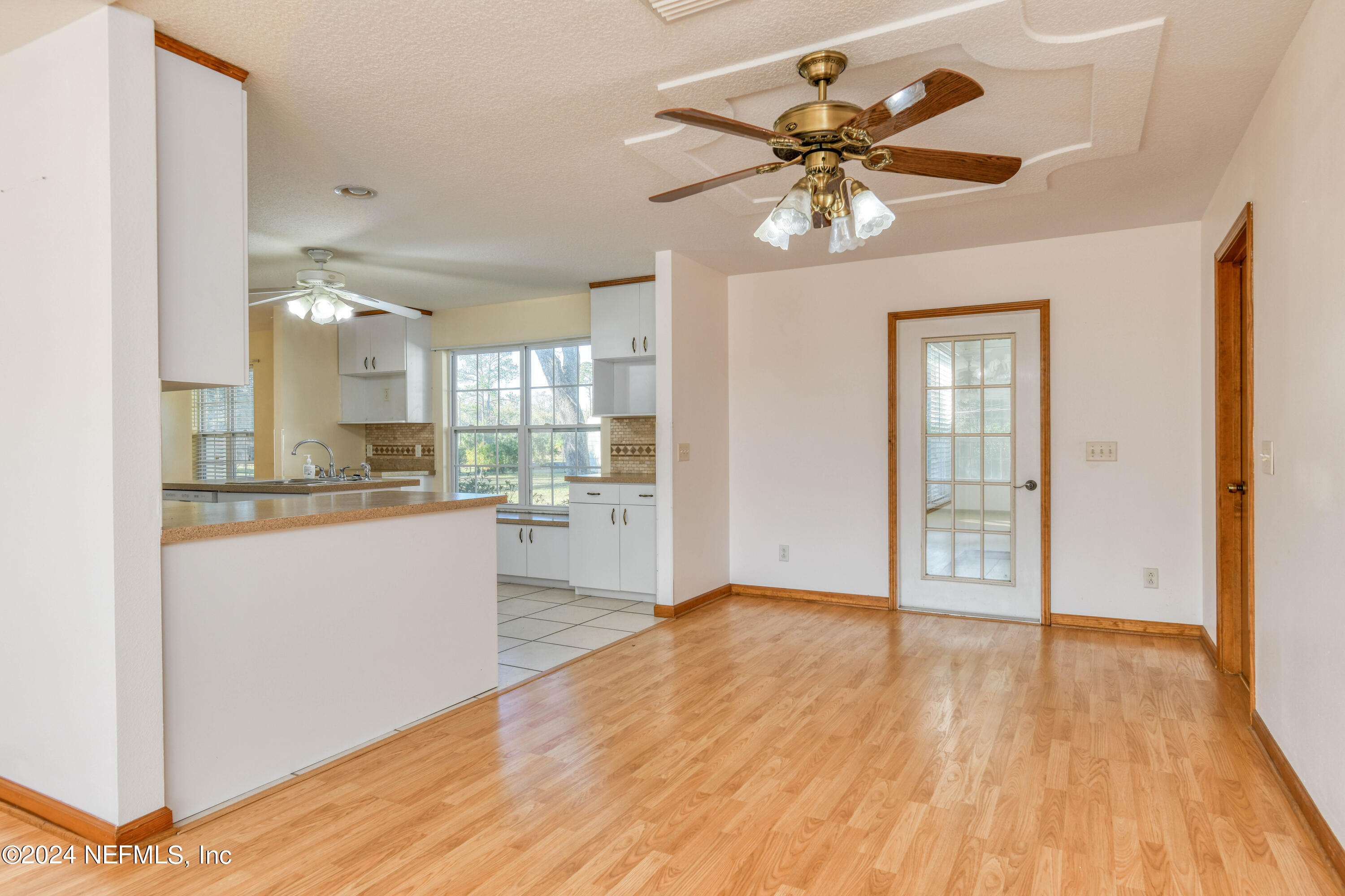 390 East End Road San Mateo, FL 32187 - Photo 8 of 54 Dining room