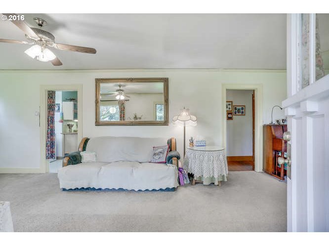 19460 Southwest Kinnaman Road Beaverton, OR 97078 - Photo 4 of 20 Gallery Image 4