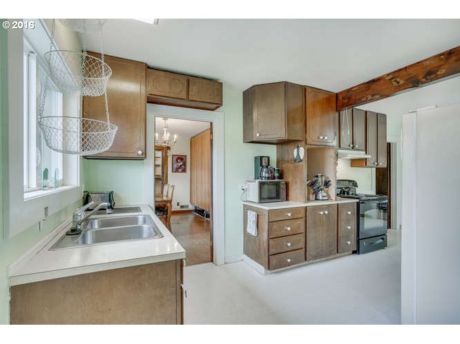 19460 Southwest Kinnaman Road Beaverton, OR 97078 - Photo 9 of 20 Gallery Image 9