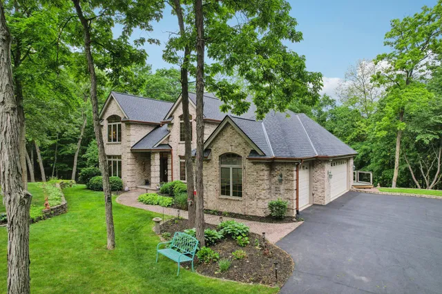 $1,285,000 | W332S9291 Red Brae Drive, Mukwonago, WI 53149