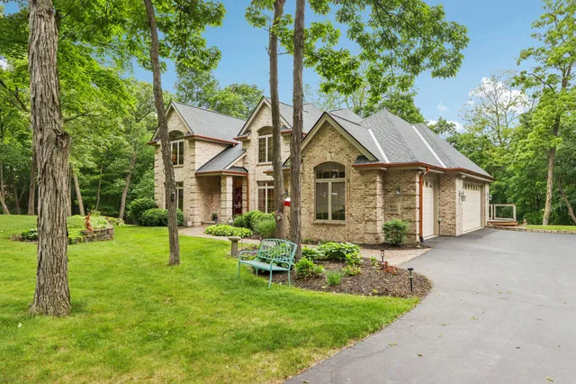 $1,285,000 | W332S9291 Red Brae Drive, Mukwonago, WI 53149