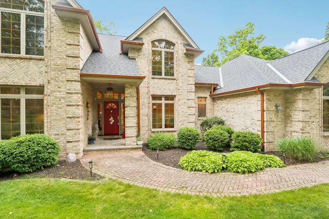 $1,285,000 | W332S9291 Red Brae Drive, Mukwonago, WI 53149