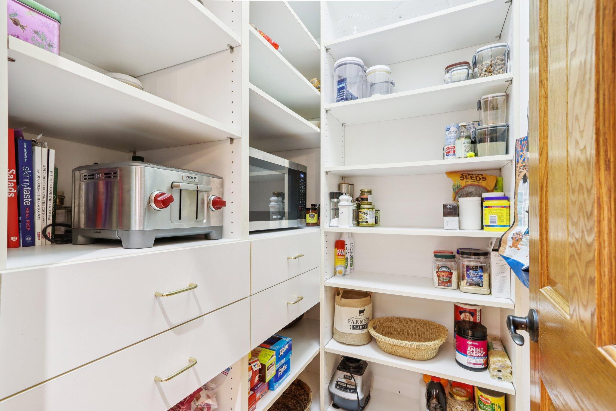 W332S9291 Red Brae Drive Mukwonago, WI 53149 - Photo 69 of 119 Pantry