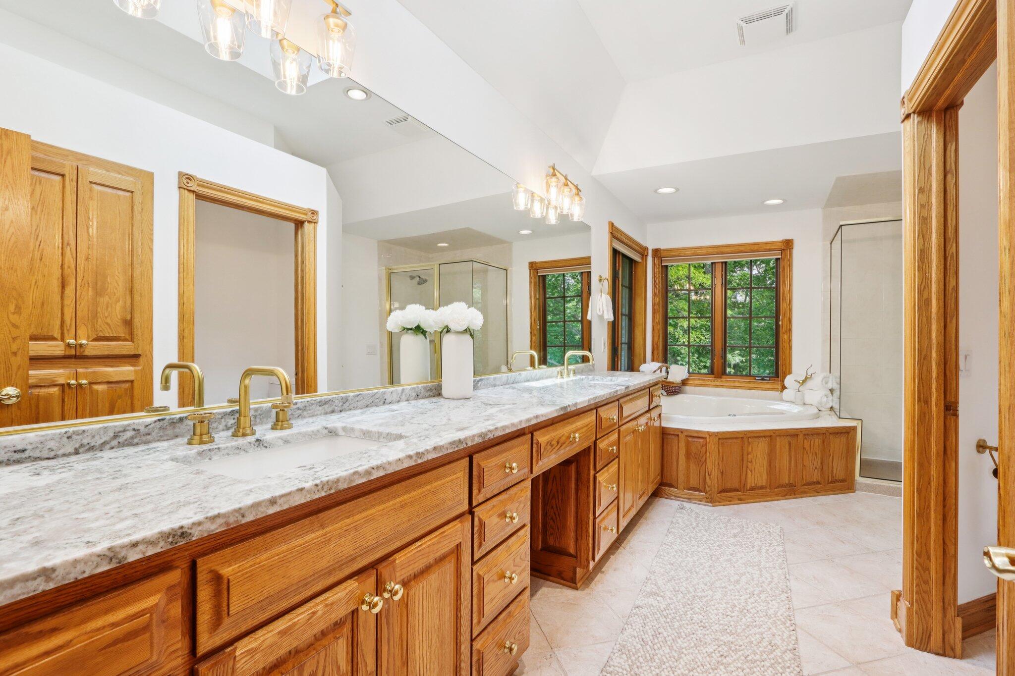 W332S9291 Red Brae Drive Mukwonago, WI 53149 - Photo 73 of 119 Master Bath