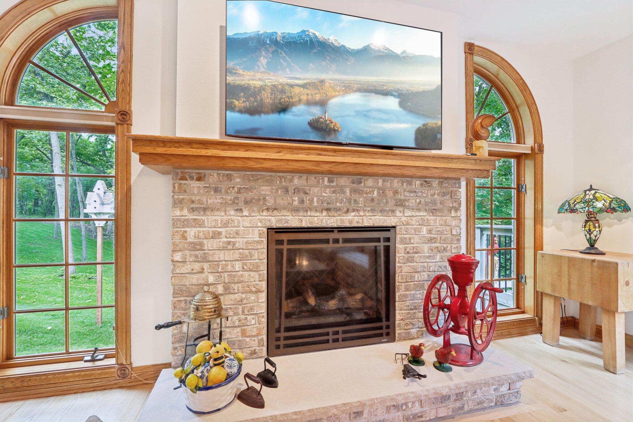 W332S9291 Red Brae Drive Mukwonago, WI 53149 - Photo 9 of 119 Living Room