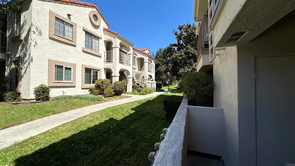 $2,300 | 13062 Wimberly Square, San Diego, CA 92128