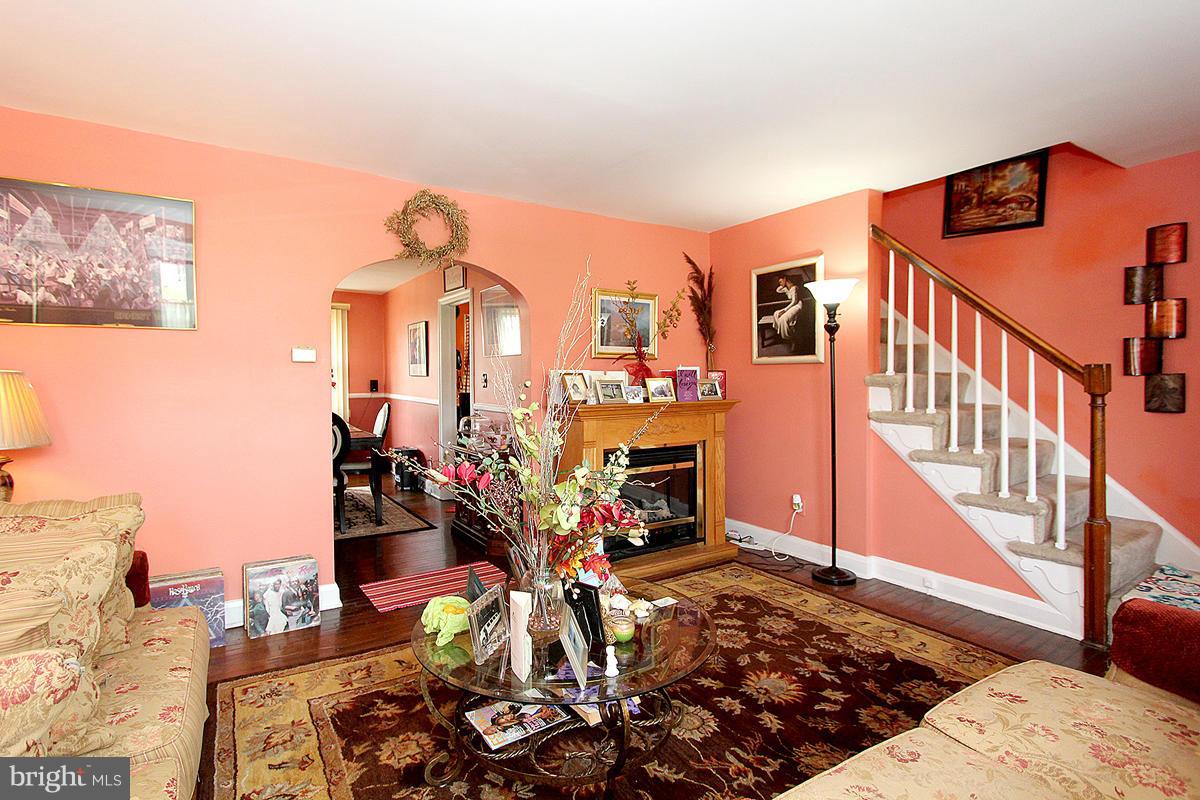 2031 Ramblewood Road Baltimore, MD 21239 - Photo 10 of 29 Living Room