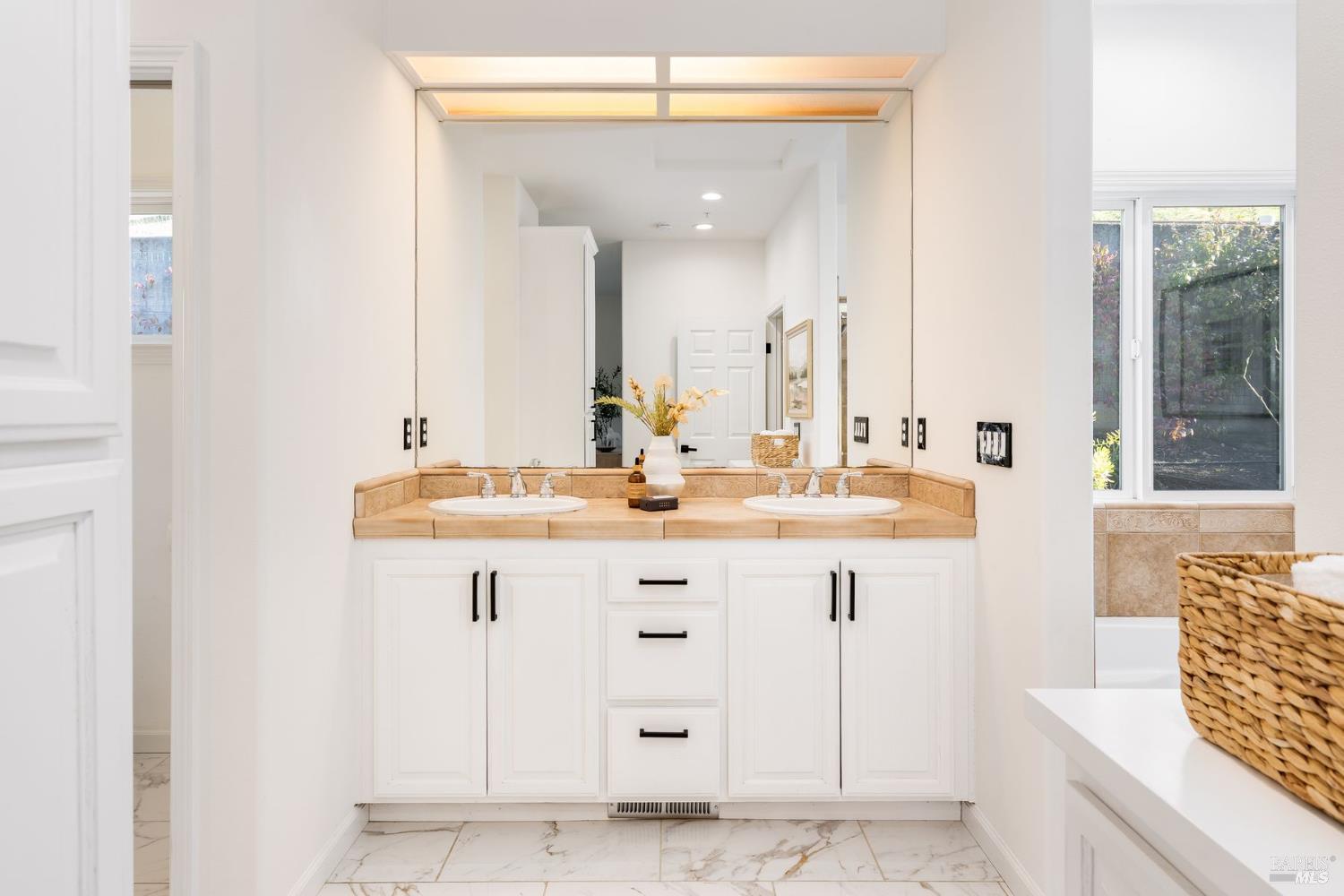 384 Arabian Way Healdsburg, CA 95448 - Photo 23 of 65 Primary vanity with dual sinks.