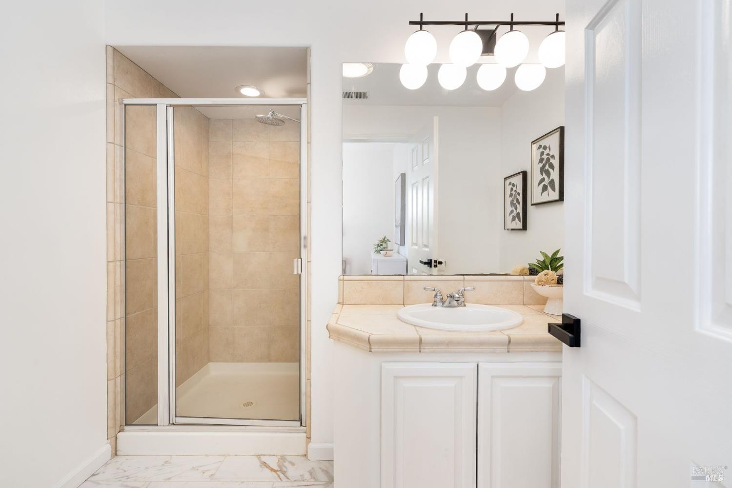 384 Arabian Way Healdsburg, CA 95448 - Photo 31 of 65 Upstairs bedroom shower.