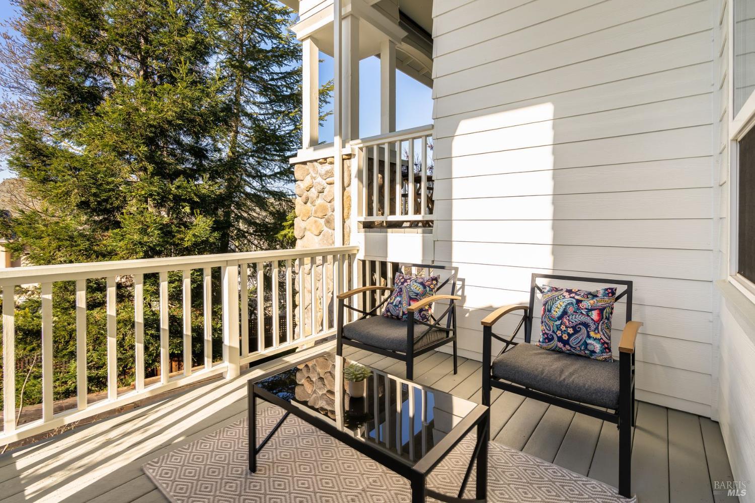 384 Arabian Way Healdsburg, CA 95448 - Photo 38 of 65 Entry porch.