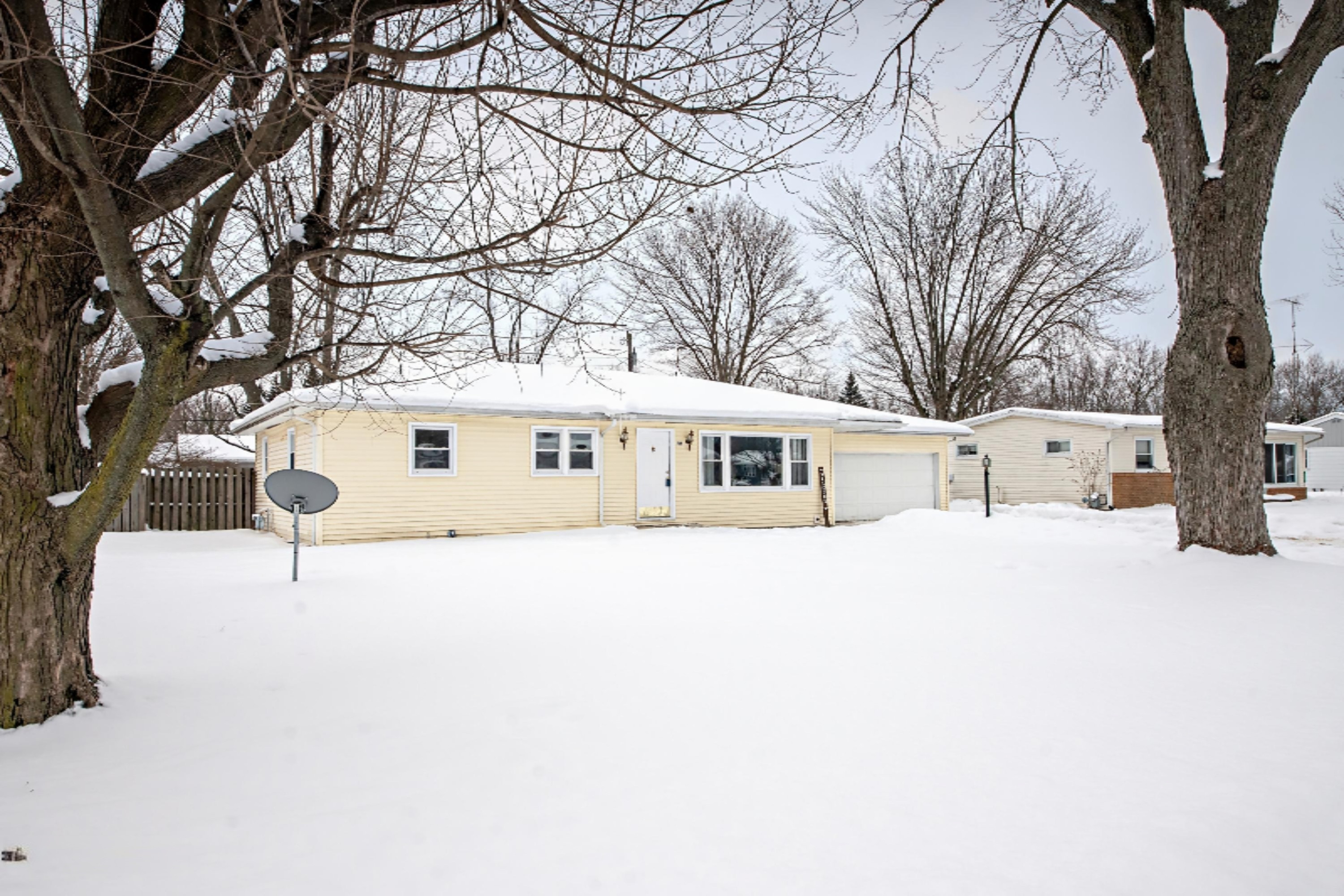 718 Sheridan Road St. Joseph, MI 49085 - Photo 1 of 24 Front