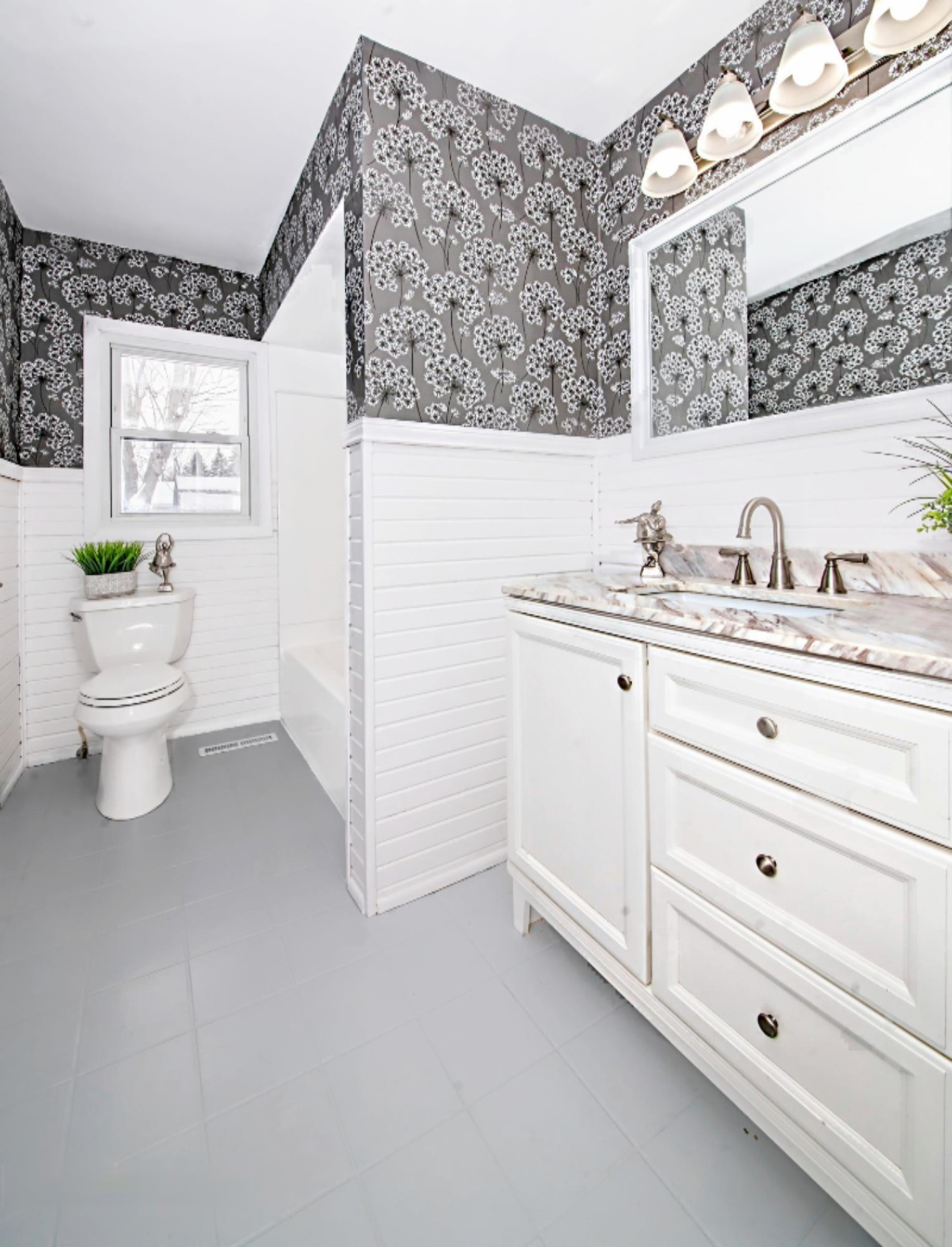 718 Sheridan Road St. Joseph, MI 49085 - Photo 17 of 24 Full Bathroom