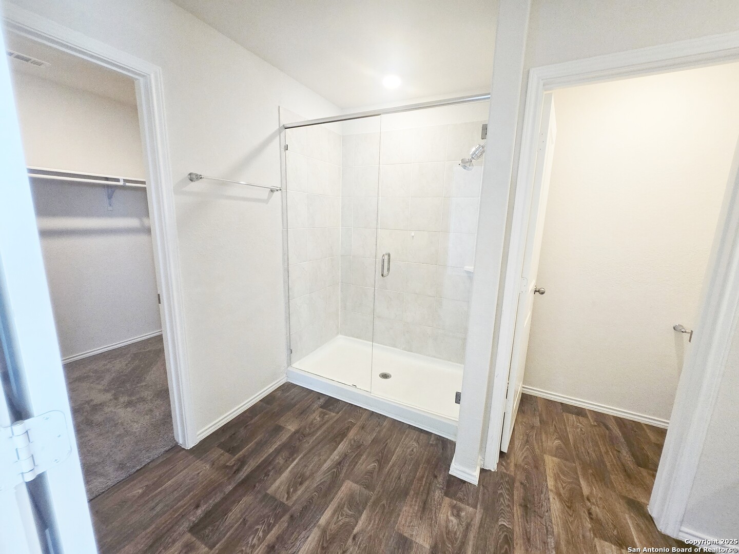 437 Middle Grn Loop Floresville, TX 78114 - Photo 14 of 25 a bathroom with a glass shower door