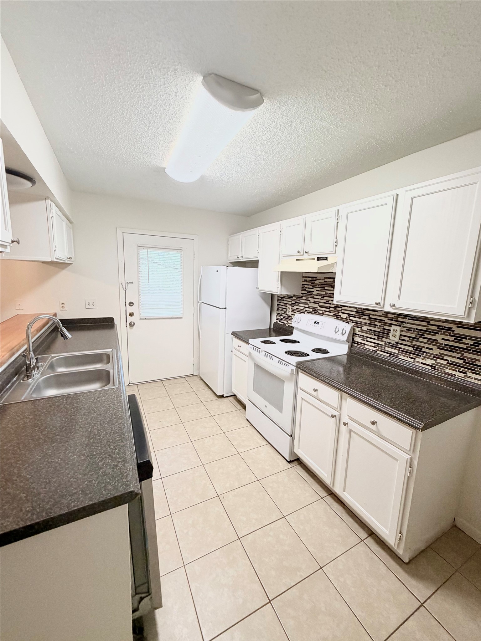 23393 Nameless Road, Unit 169 Leander, TX 78641 - Photo 6 of 19 Kitchen