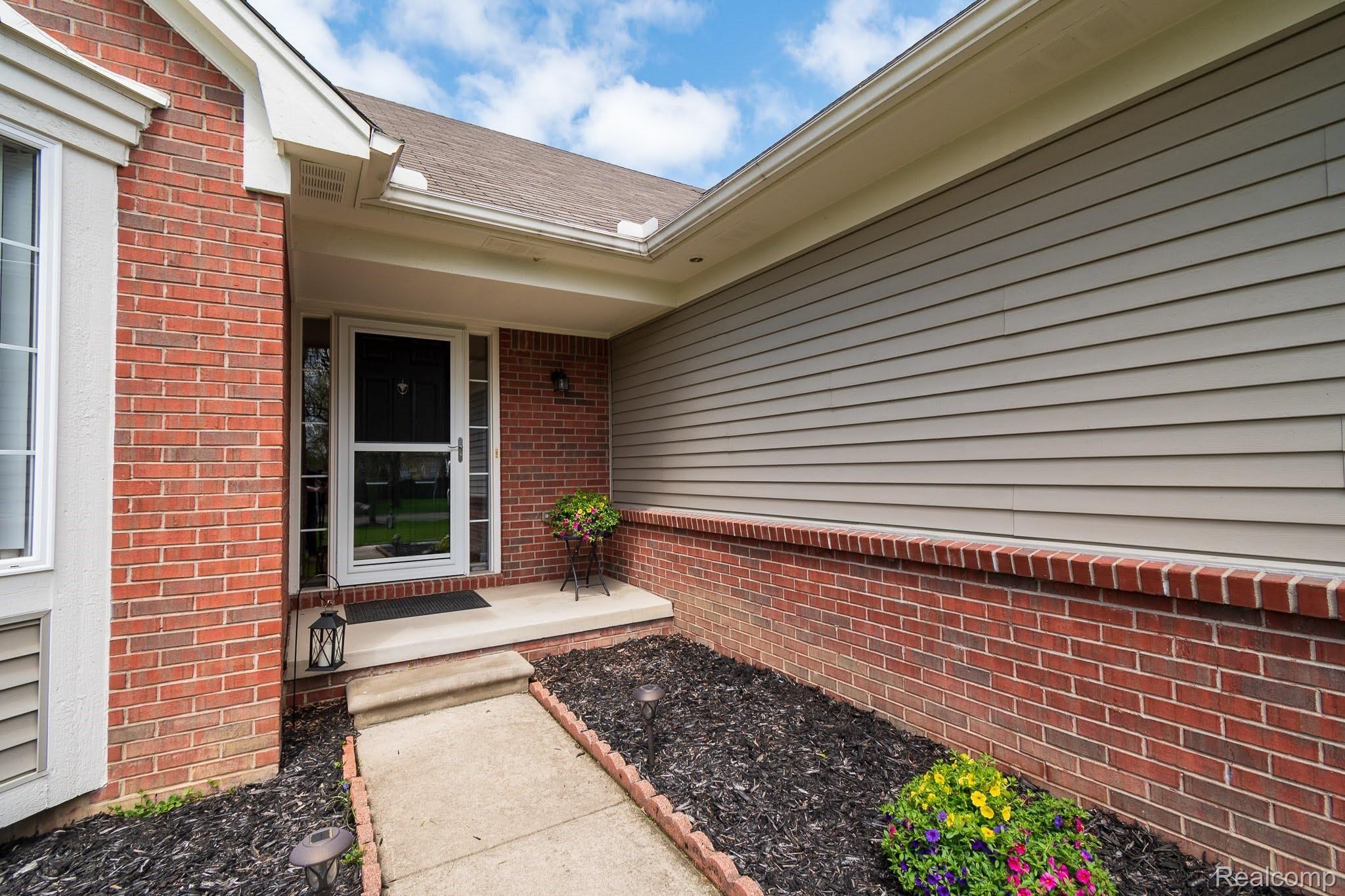 2457 Durham Road Utica, MI 48317 - Photo 2 of 27 DSC_9231.jpg