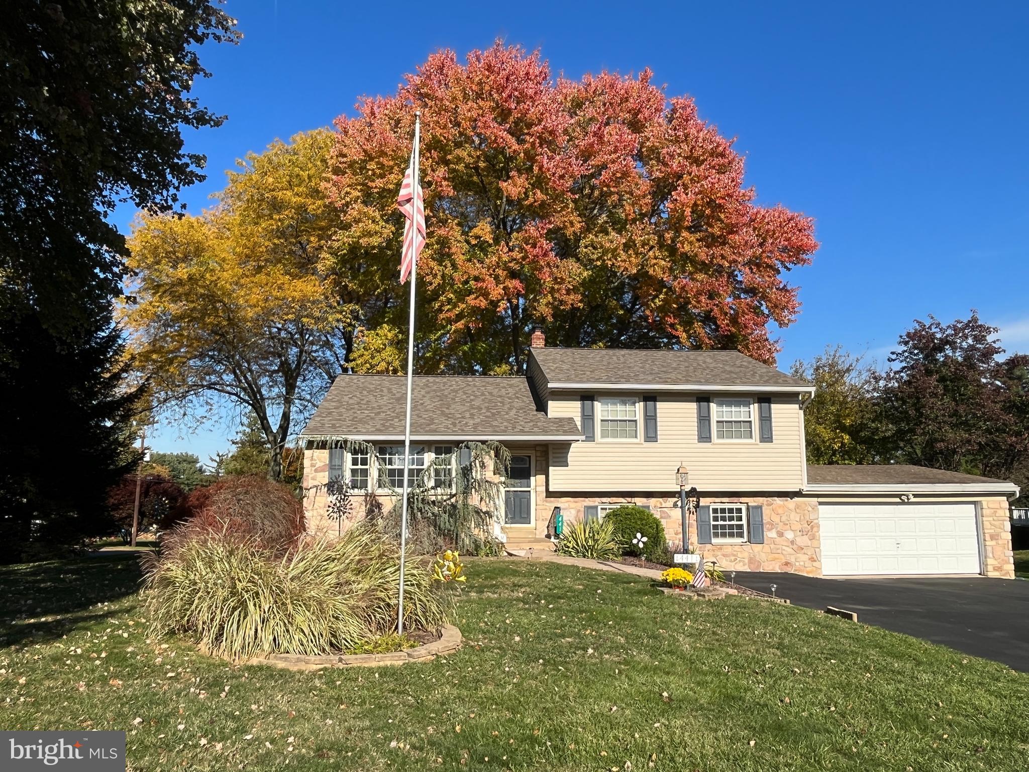 441 Hightop Road West Chester, PA 19380 - Photo 2 of 35 Front yard