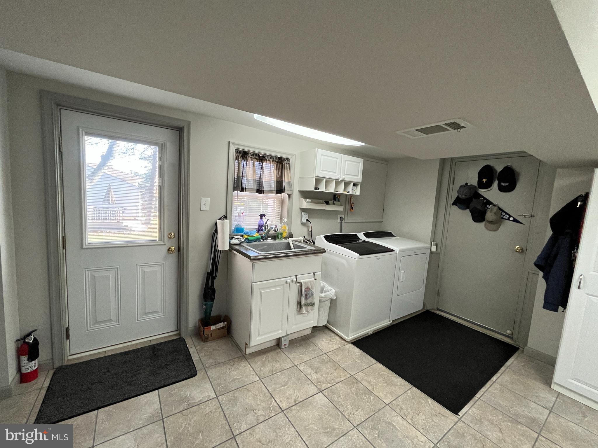 441 Hightop Road West Chester, PA 19380 - Photo 26 of 35 Access to rear yard