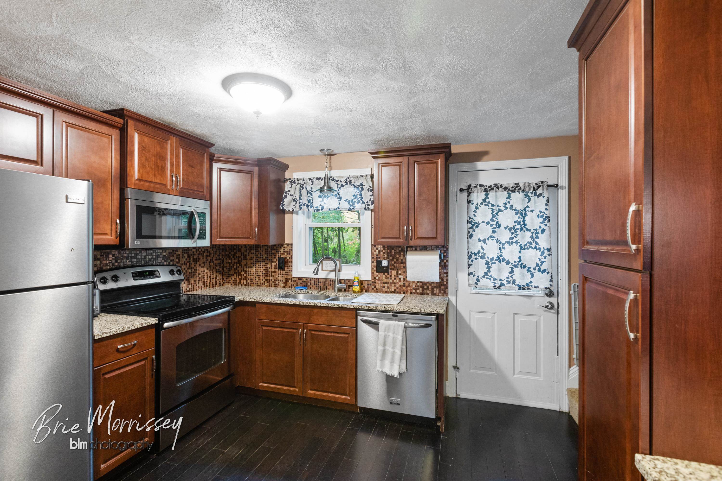 81 Stonegate Lane, Unit 81 Derry, NH 03038 - Photo 8 of 16