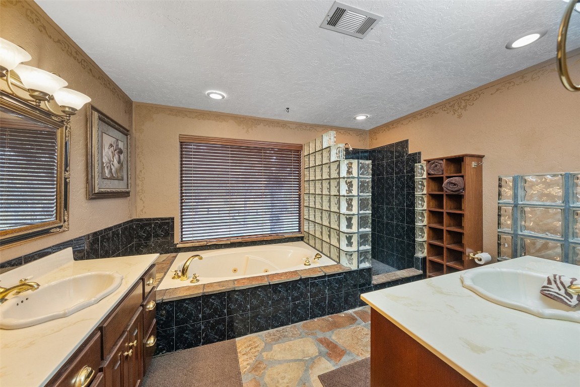 186 Lake Road Huntsville, TX 77320 - Photo 23 of 48 a bathroom with a tub a sink and a large window