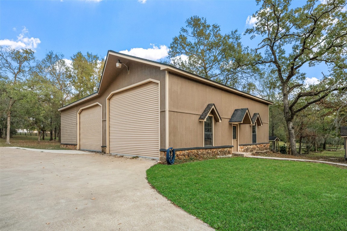 186 Lake Road Huntsville, TX 77320 - Photo 26 of 48 a front view of house with yard and trees in the background