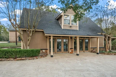 $825,000 | 186 Lake Road, Huntsville, TX 77320