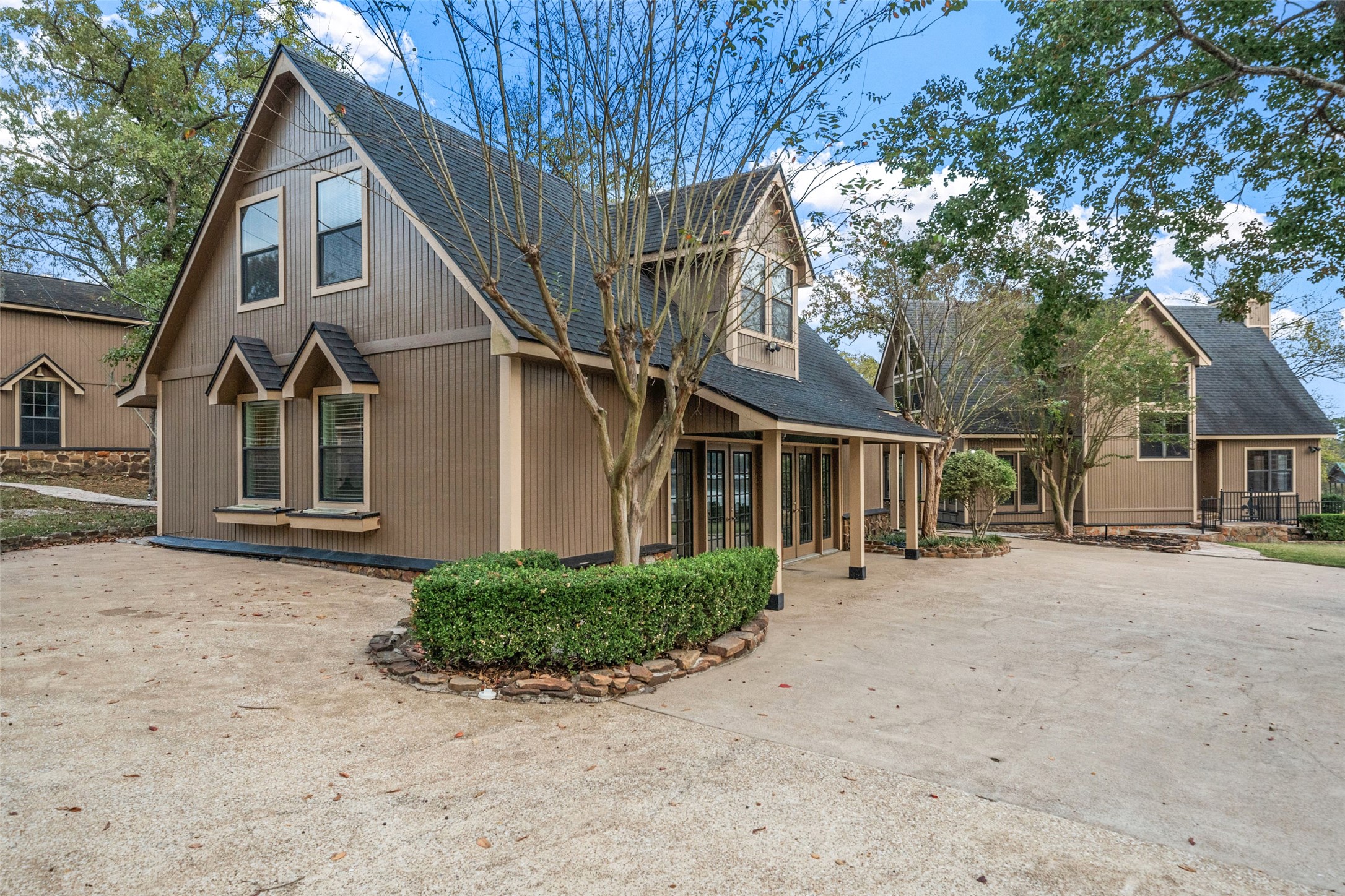 186 Lake Road Huntsville, TX 77320 - Photo 3 of 48