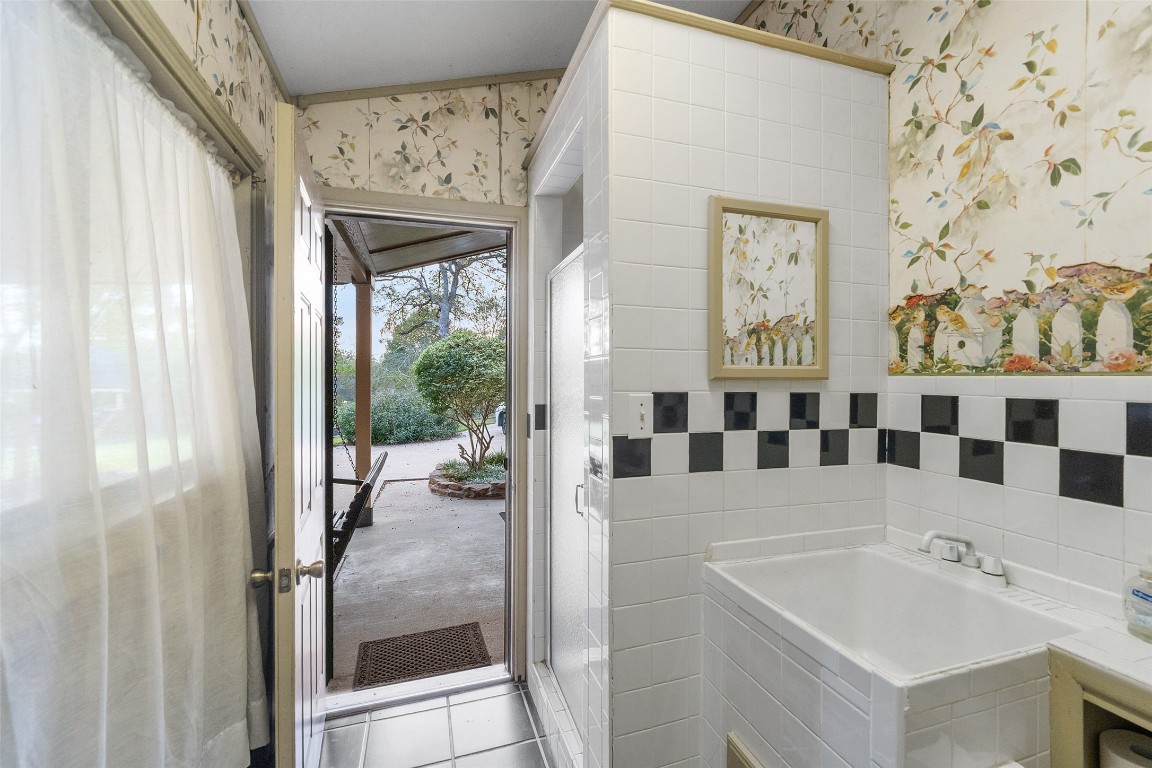 186 Lake Road Huntsville, TX 77320 - Photo 32 of 48 a bathroom with a bathtub and shower