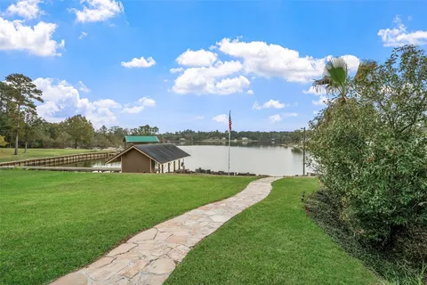 $825,000 | 186 Lake Road, Huntsville, TX 77320