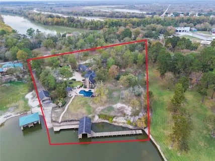 $825,000 | 186 Lake Road, Huntsville, TX 77320