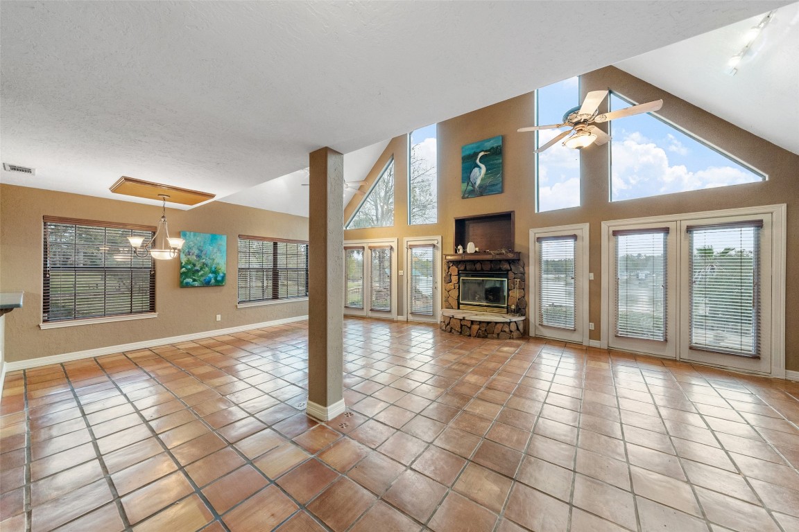 186 Lake Road Huntsville, TX 77320 - Photo 5 of 48