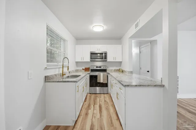 $207,000 | 522 South Edgewood Circle, Pensacola, FL 32506