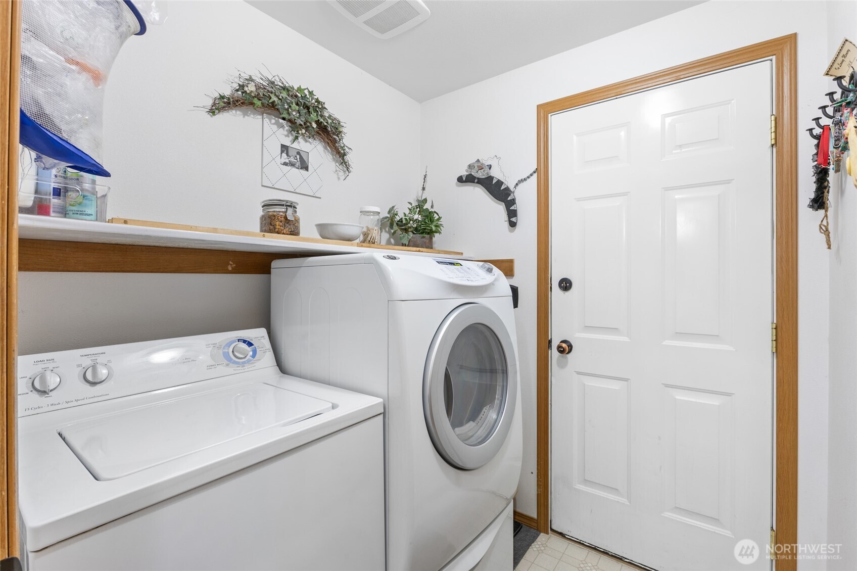 1346 Greens Loop Moses Lake, WA 98837 - Photo 17 of 39 a utility room with dryer and washer