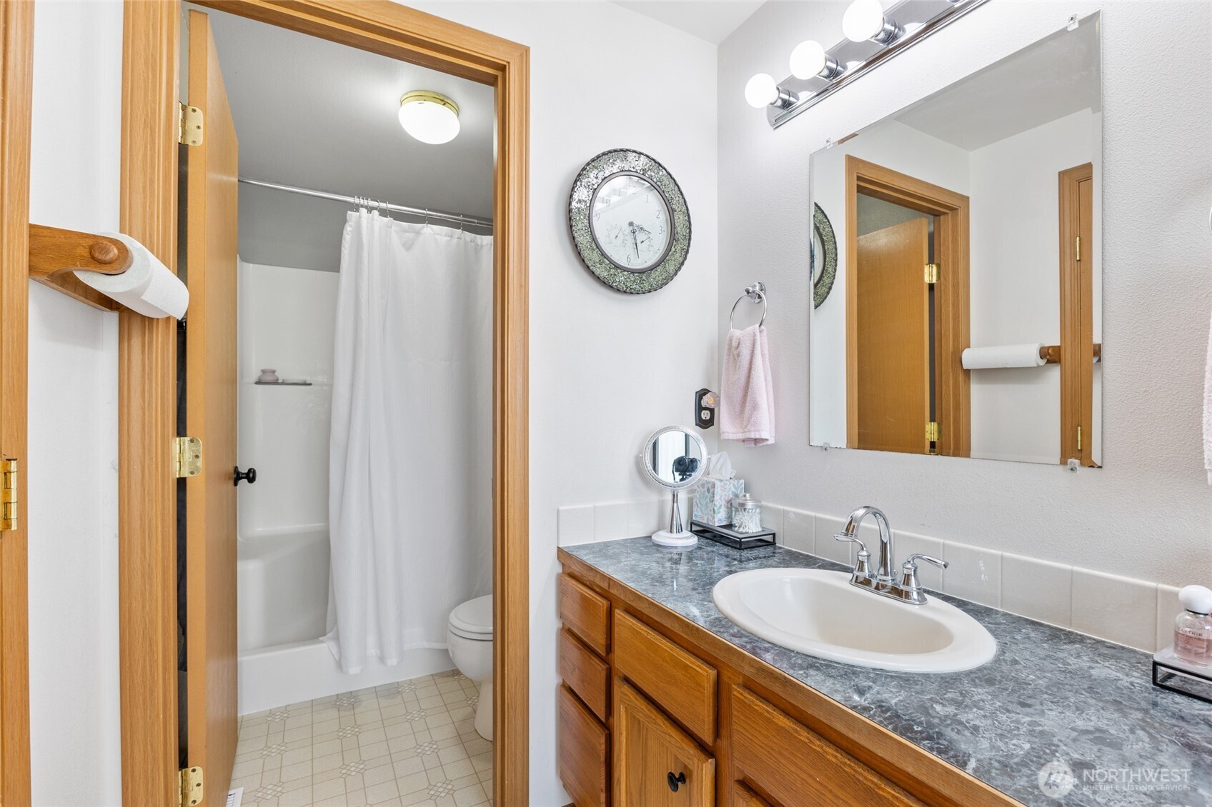 1346 Greens Loop Moses Lake, WA 98837 - Photo 27 of 39 a bathroom with a granite countertop sink and a mirror
